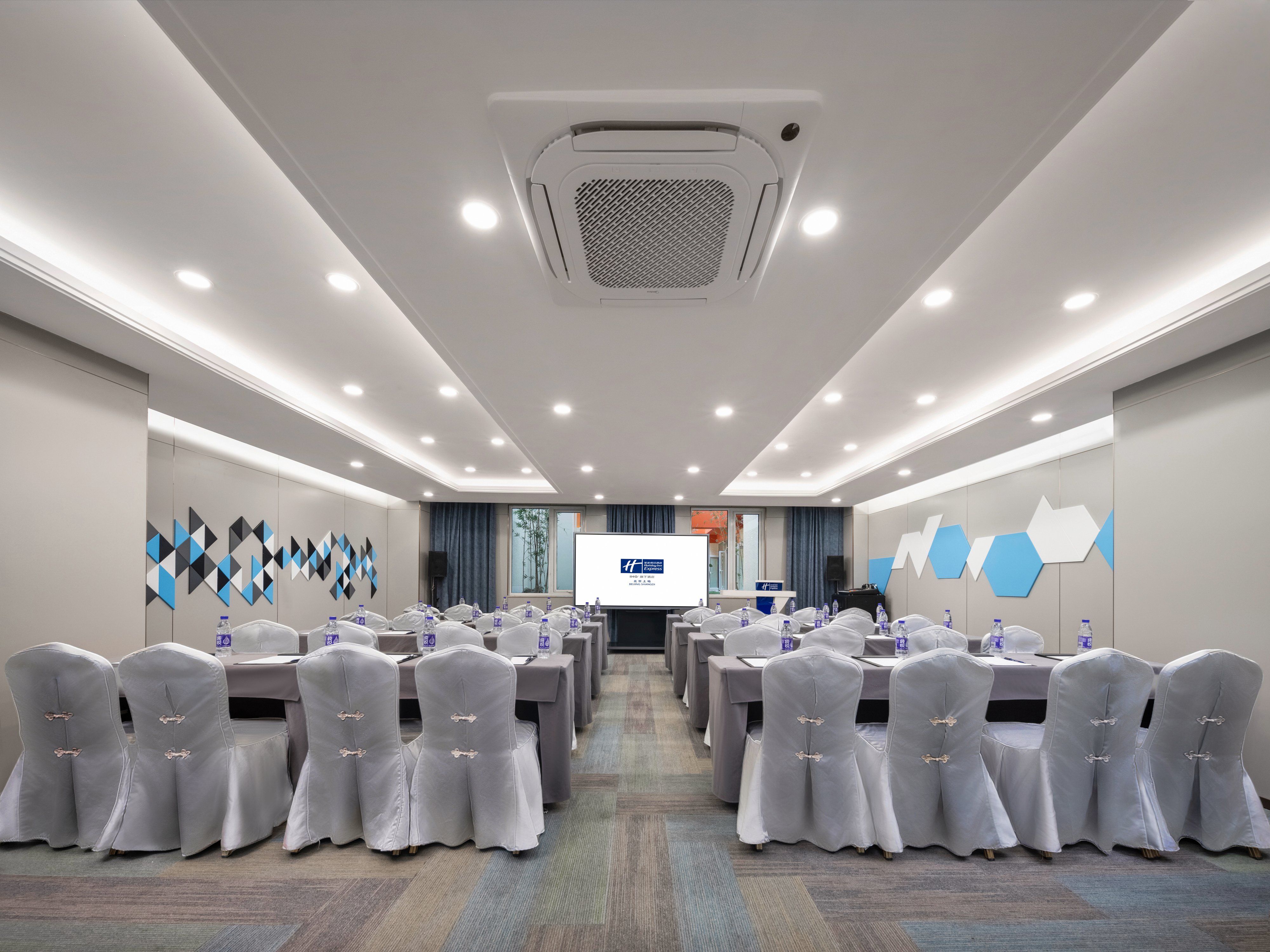 Holiday Inn Express Beijing Shangdi 42/50