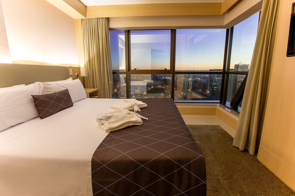 DELUXE, STUDIO, SUITE, QUEEN BED