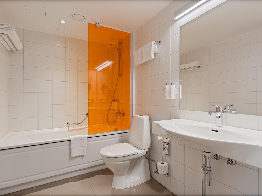 Park Inn By Radisson Meriton Conference Spa Hotel Tallinn 71/72