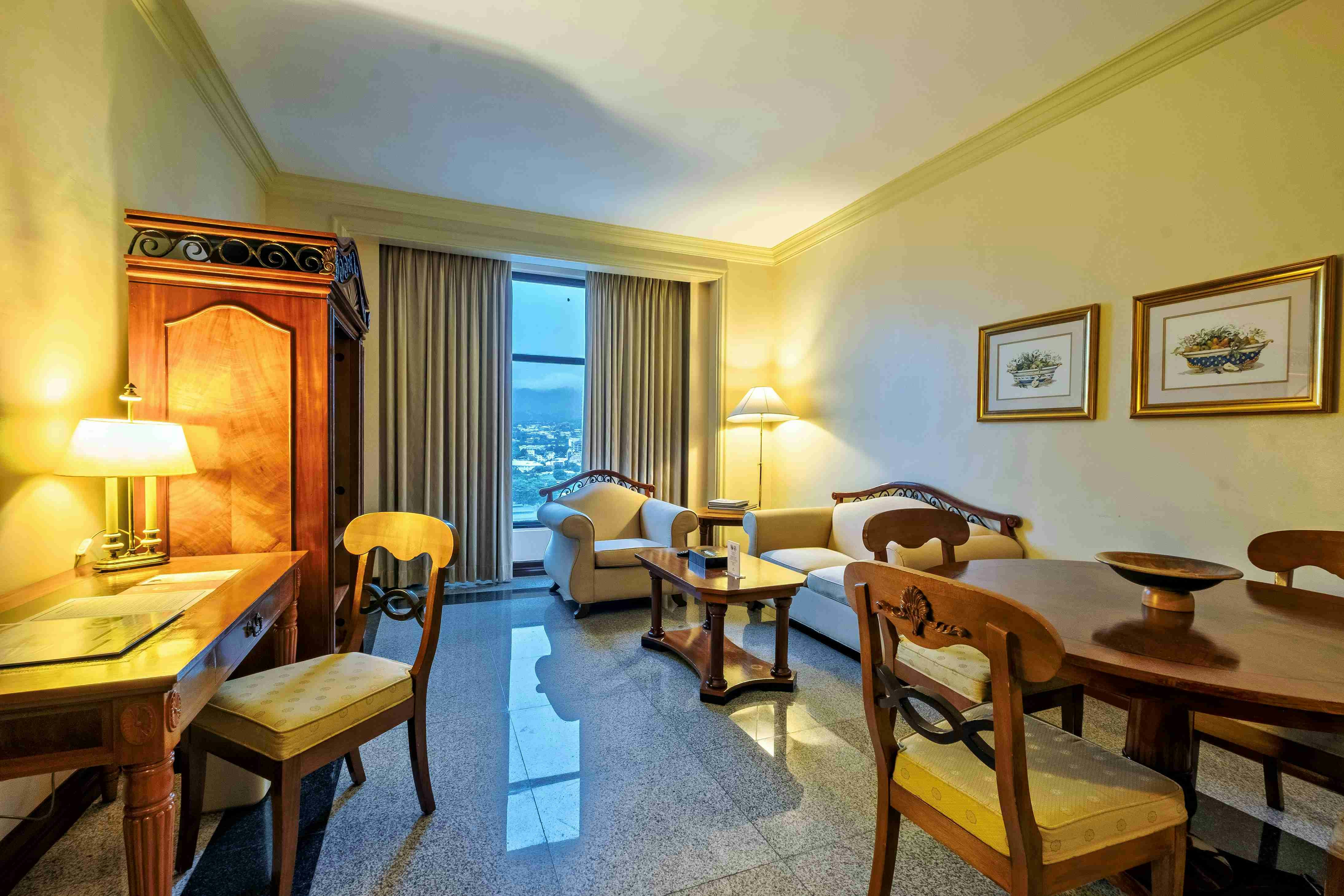 Waterfront Cebu City Hotel and Casino 24/38