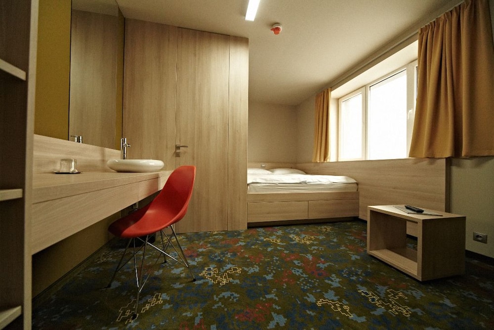 Kongres Hotel Roca 12/76