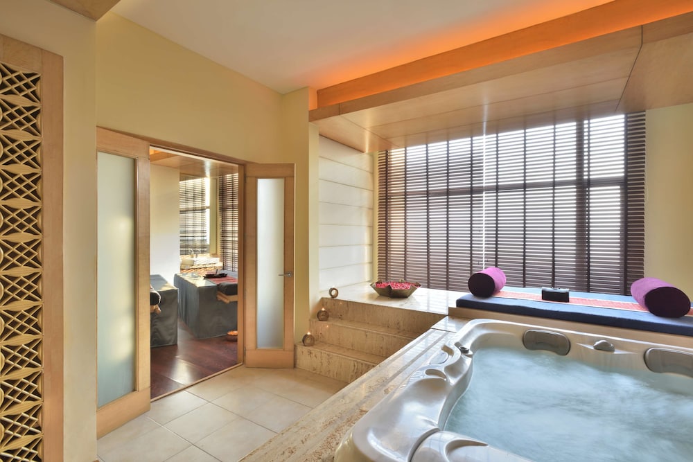 Radisson Blu Hotel Indore 23/50