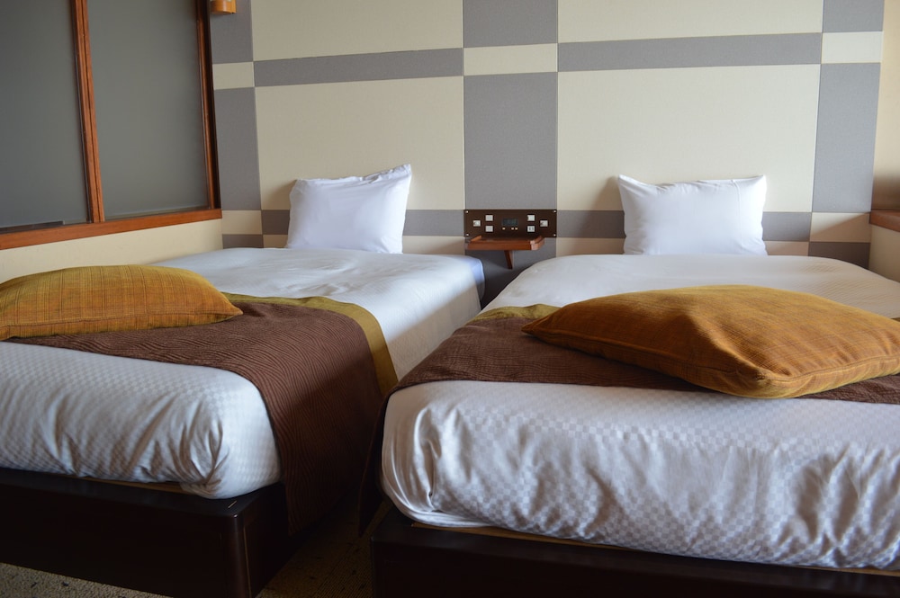 New Kankai Tenku Hotel Kairo 11/54
