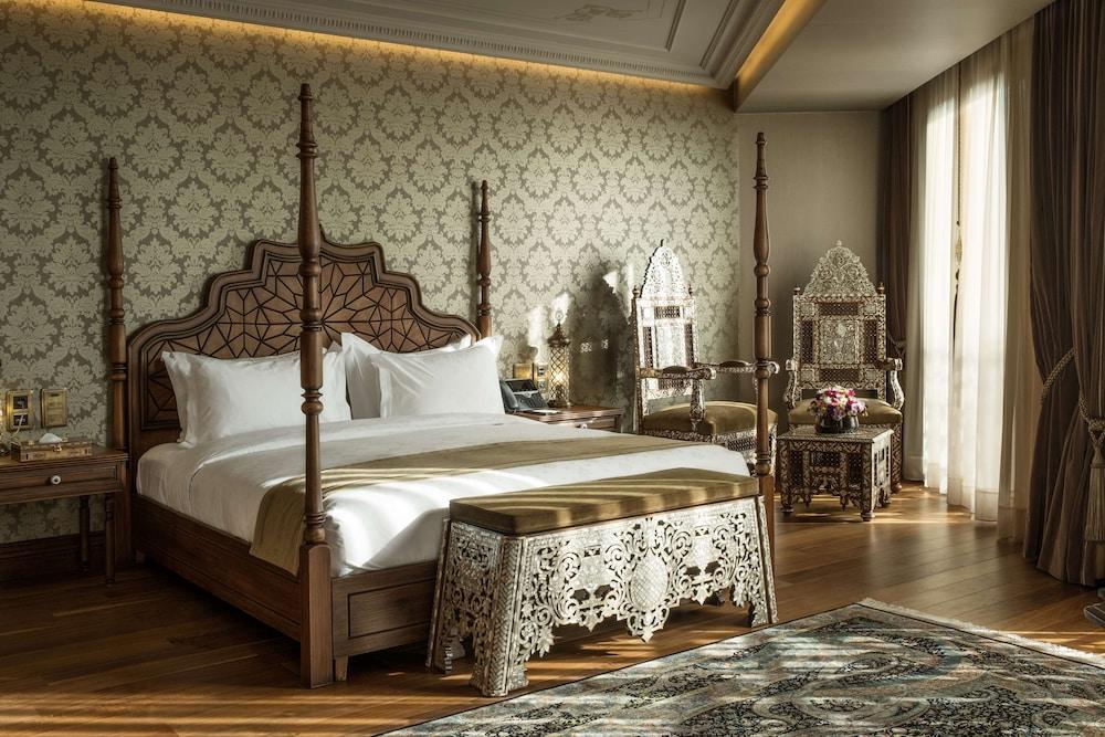 Suite, King Bed, French Bed, Sea View, Corner