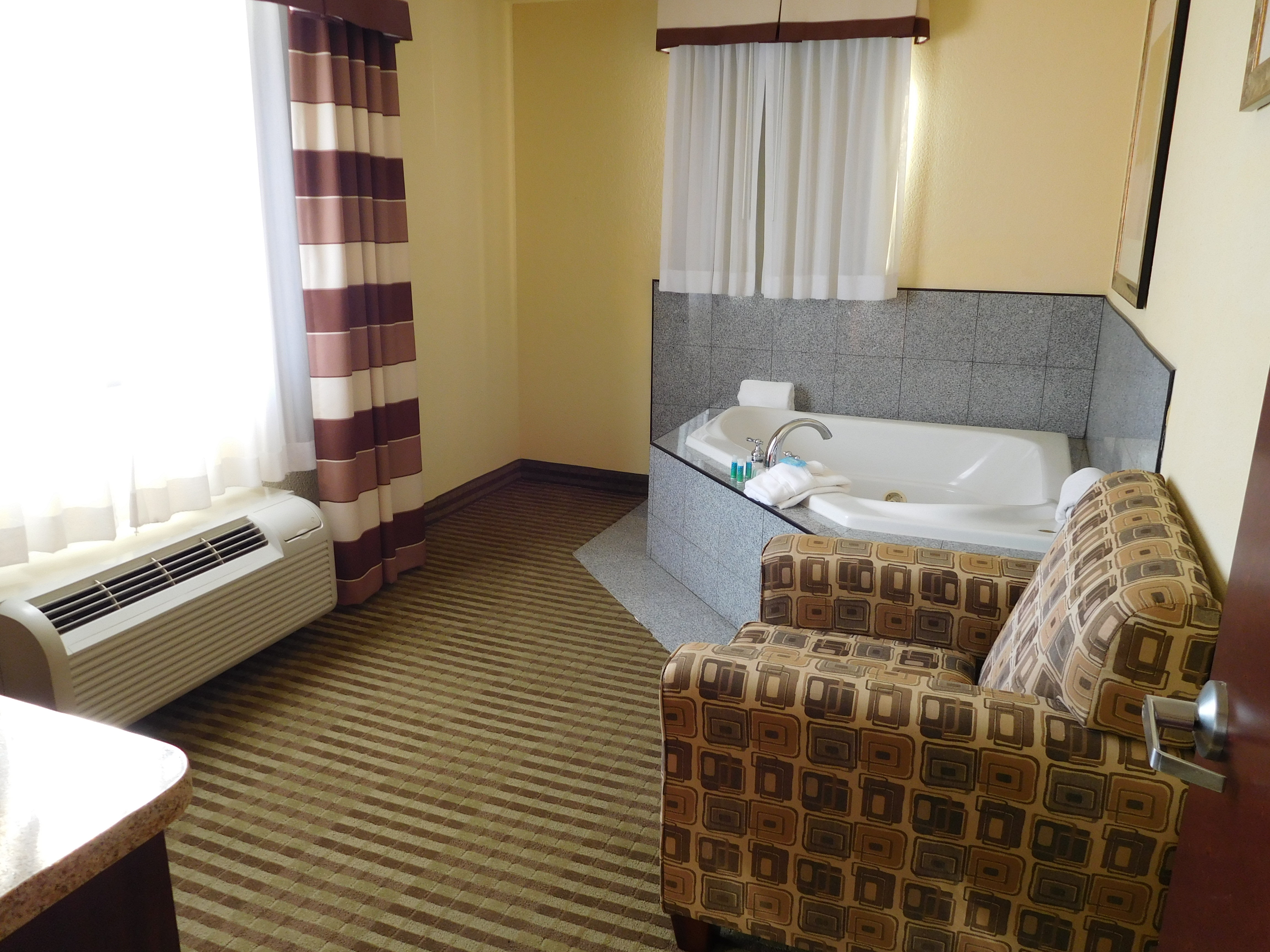 Holiday Inn Express Hotel And Suites Ponca City 50/50