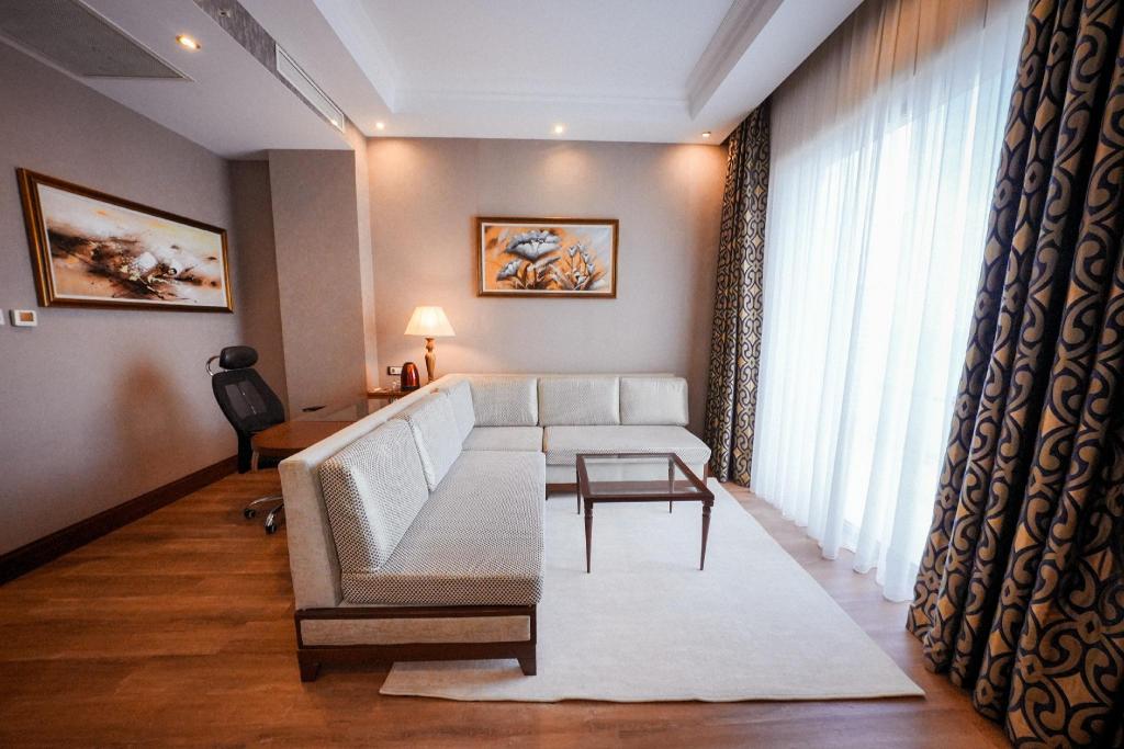 جناح جونيور بسرير كينج، Wellborn Luxury Hotel 4/10