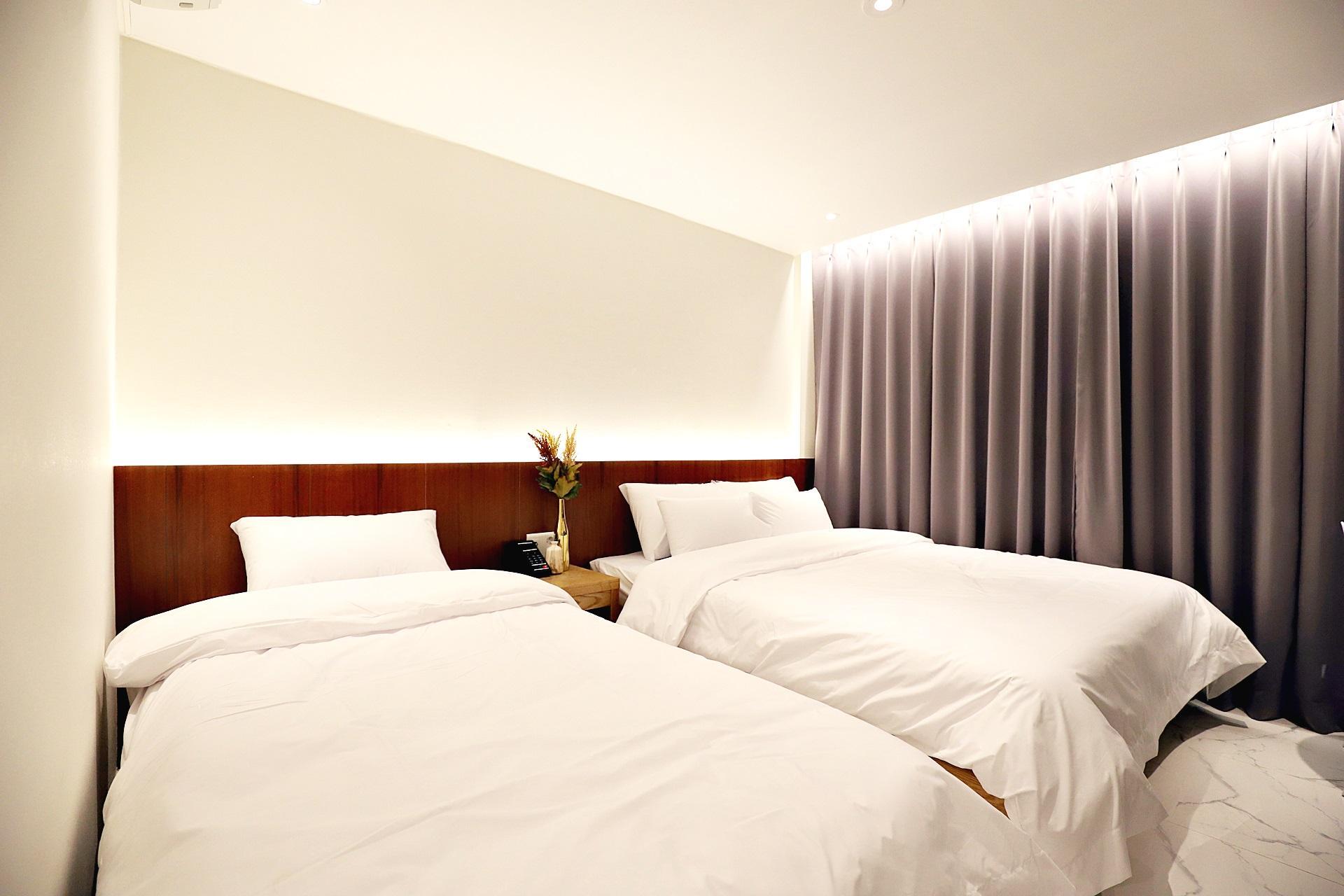 Standard, Twin Beds