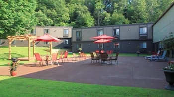 Fireside Inn Suites West Lebanon 1/53