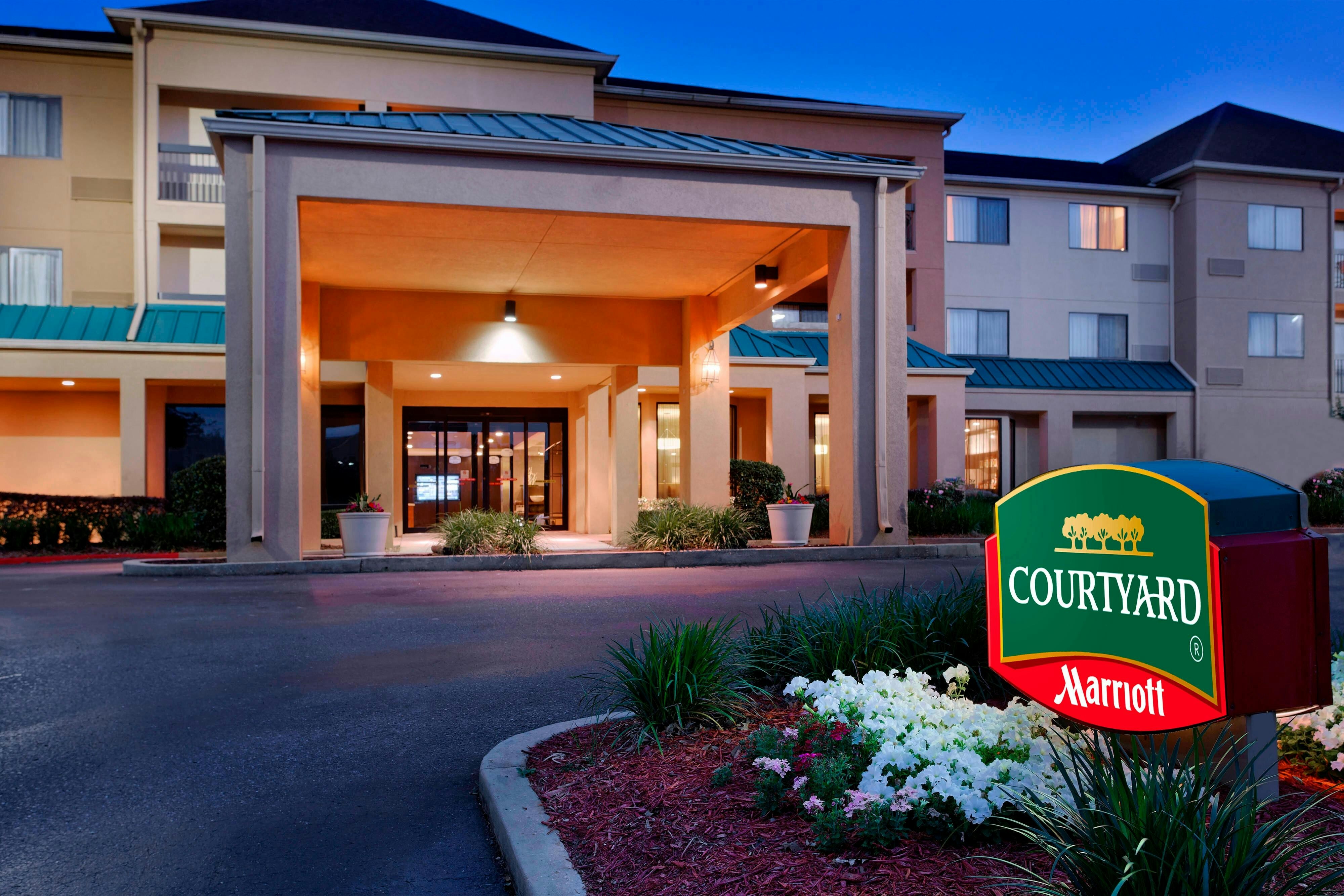 Courtyard By Marriott Mobile 1/7
