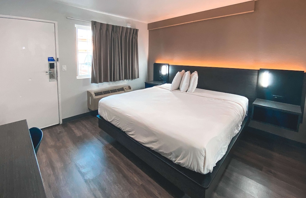 STANDARD, KING BED