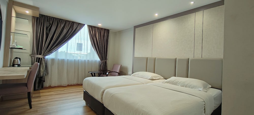 Country Hotel 17/44