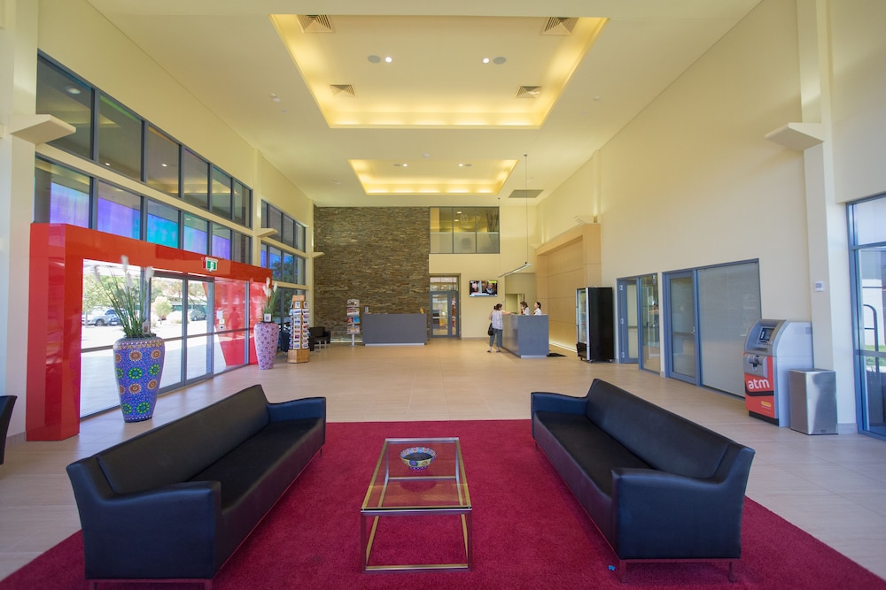 Crowne Plaza Alice Springs Lasseters 41/57