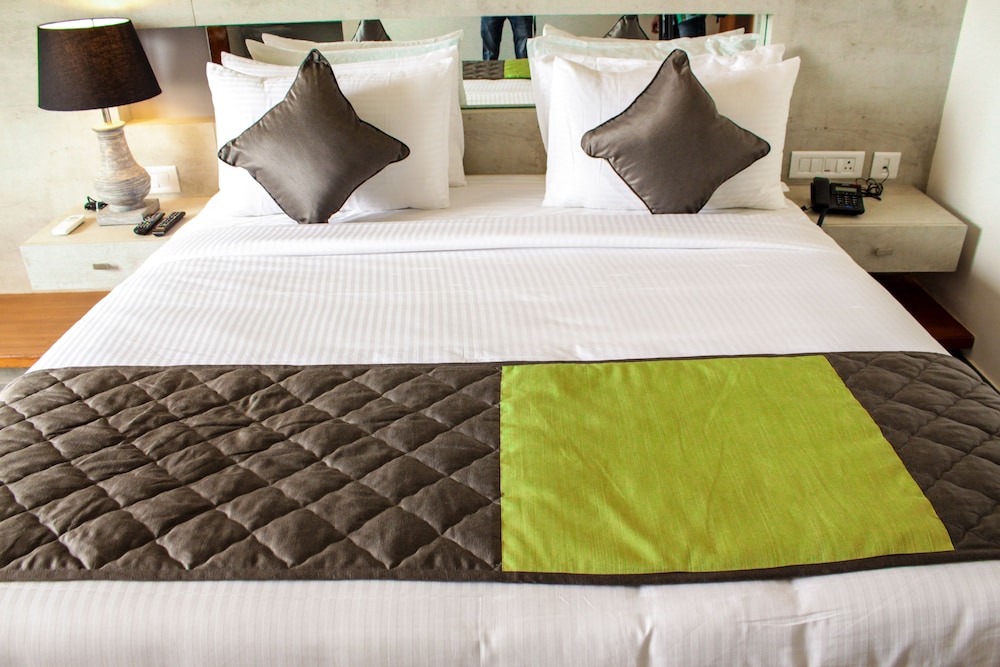 Hotel Shivas Gateway 30/77