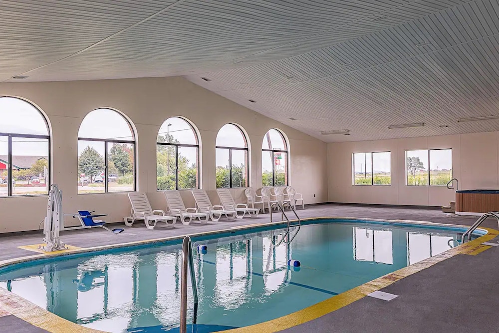 Red Lion Inn & Suites Pontoon Beach 35/55