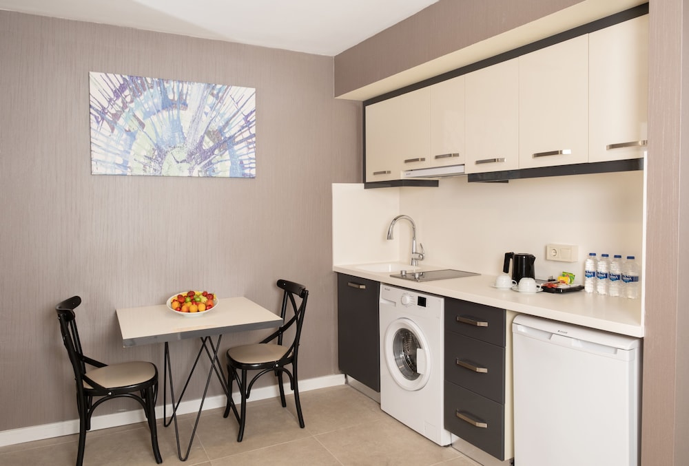 Elm Suite Hotel 30/41