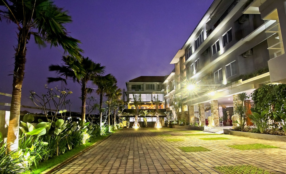 The Salak Hotel 6/45