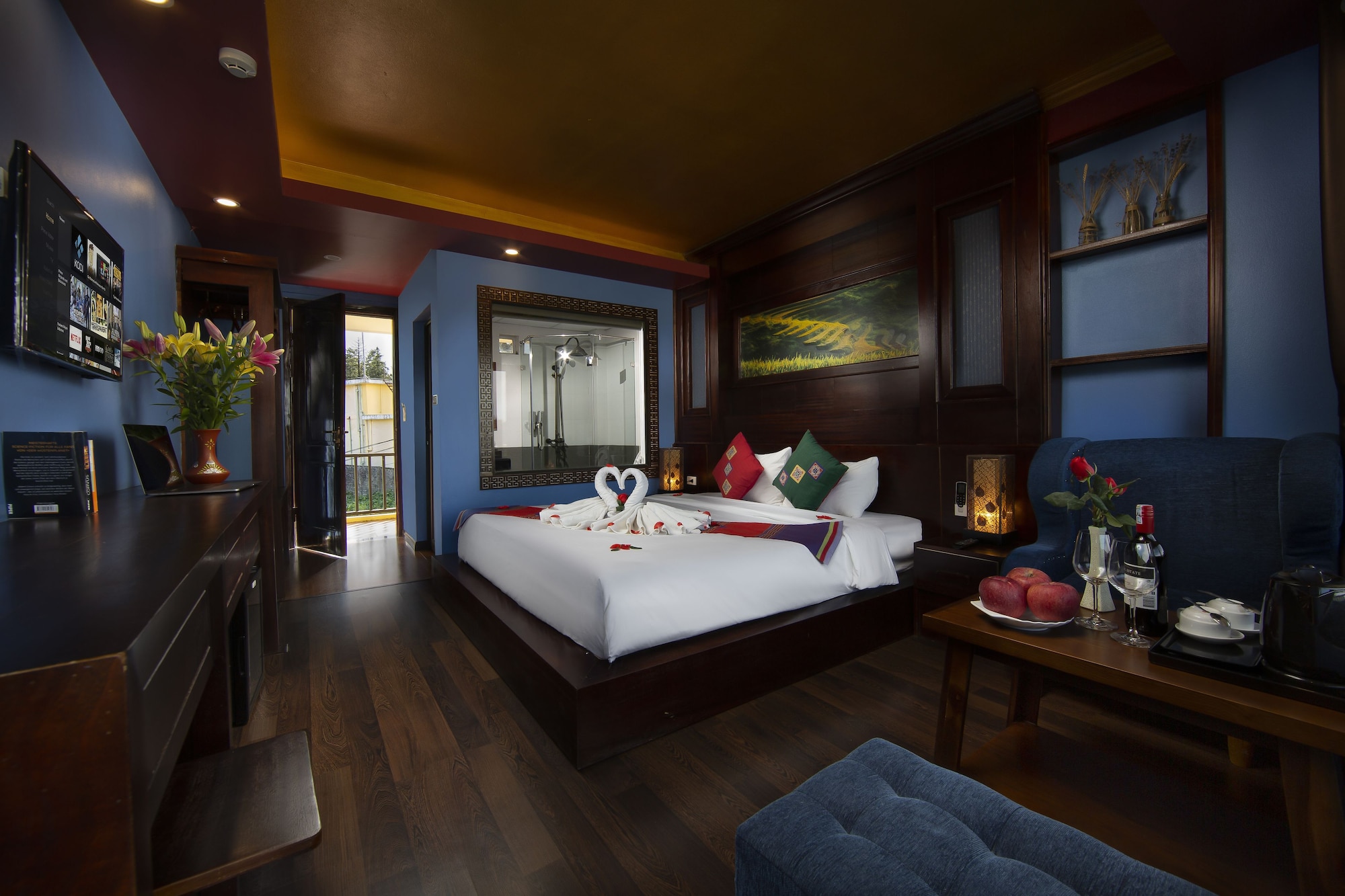 DELUXE, DOUBLE OR TWIN BED, MOUNTAIN VIEW