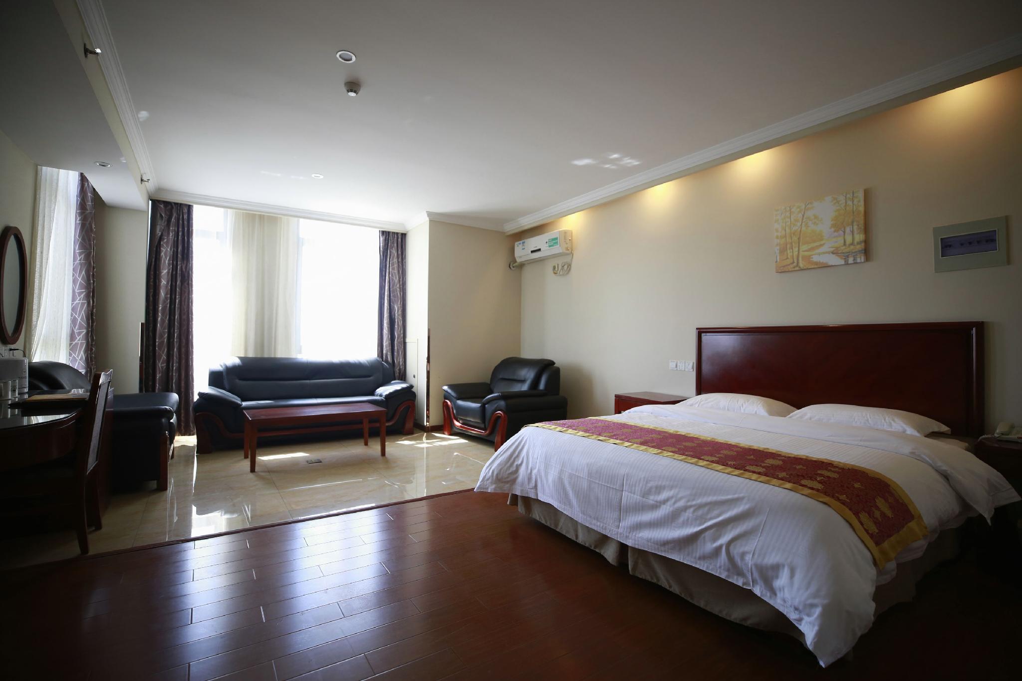 SUPERIOR, QUEEN BED