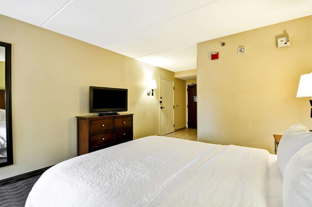 Hampton Inn Cleveland Westlake 13/40