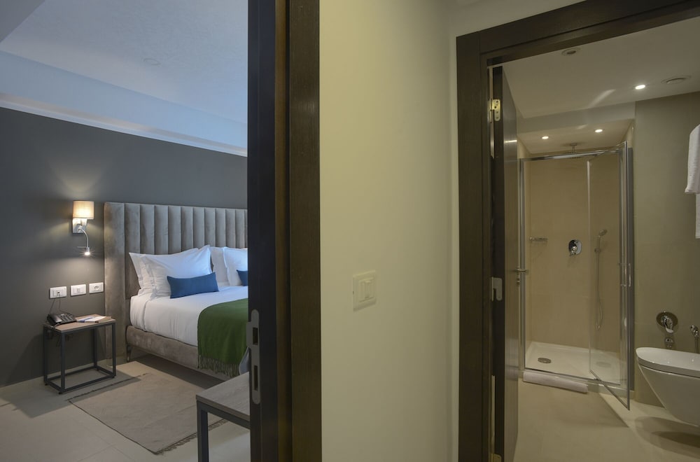 Maia Hotel Suites 44/44