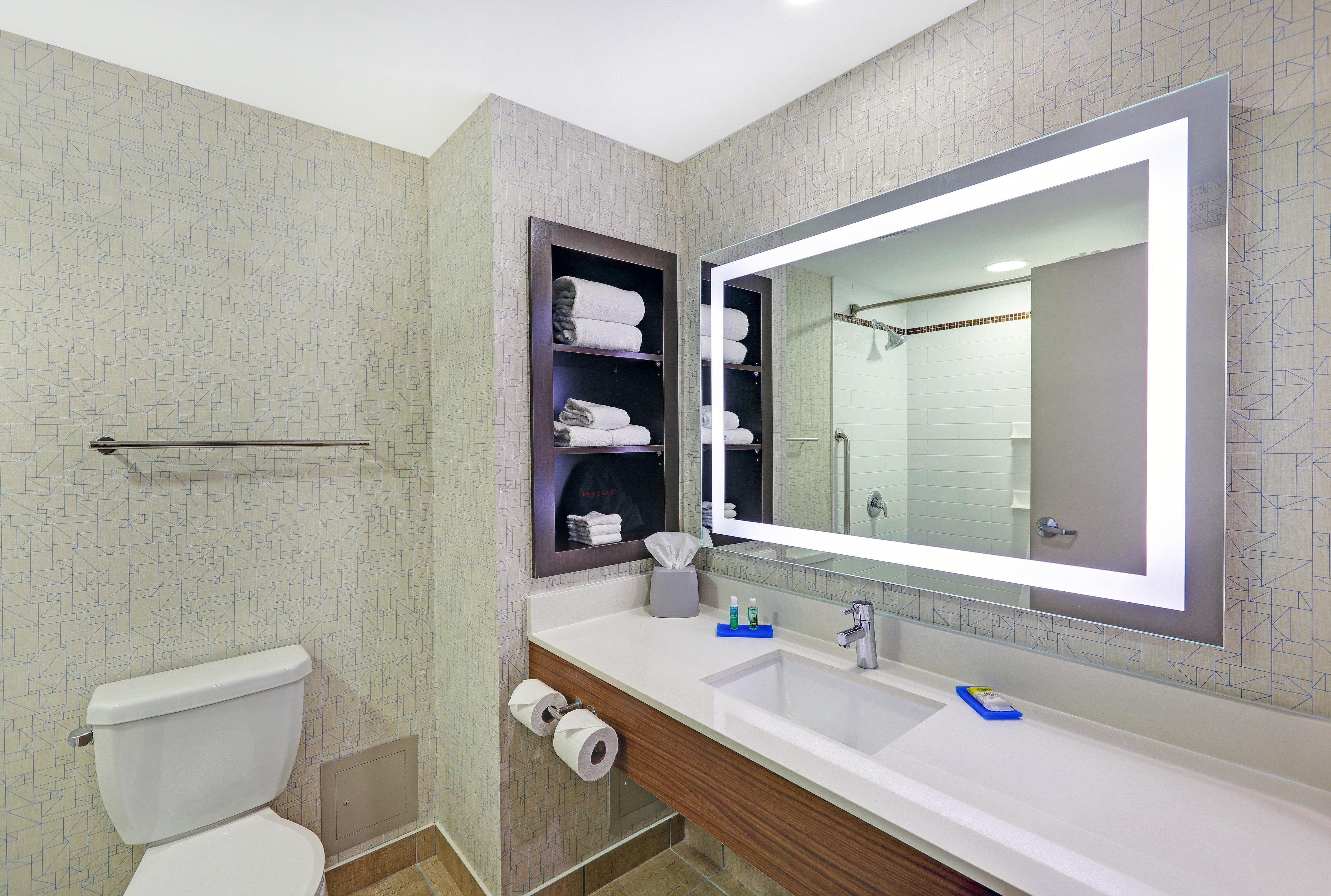 غرفة قياسية بسرير كينج، Holiday Inn Express Hotel Suites Woodstock South 2/4