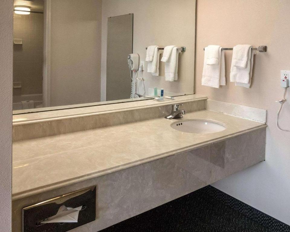 غرفة بسرير كينج، Economy Inn & Suites Shreveport 6/6