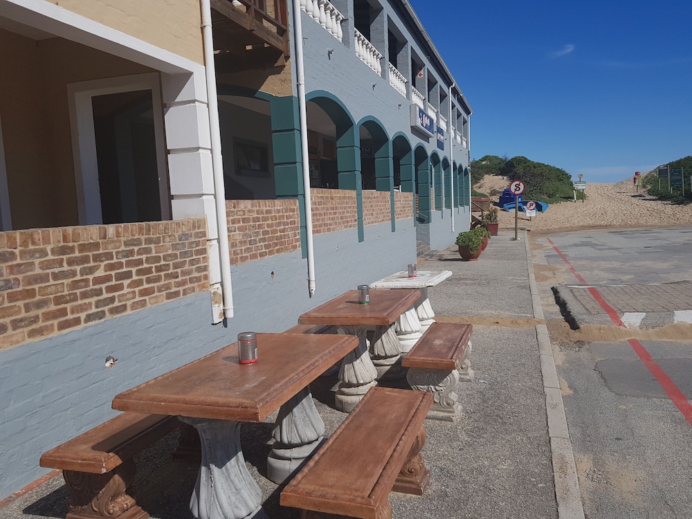 Pili Pili Beach Cabanas 28/30