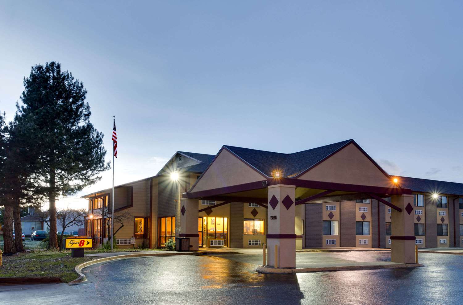 Super 8 by Wyndham Denver Stapleton 1/9