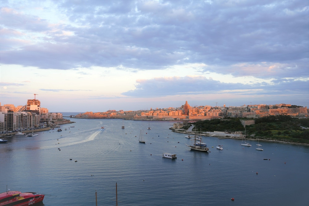 The Londoner Hotel Sliema 51/58