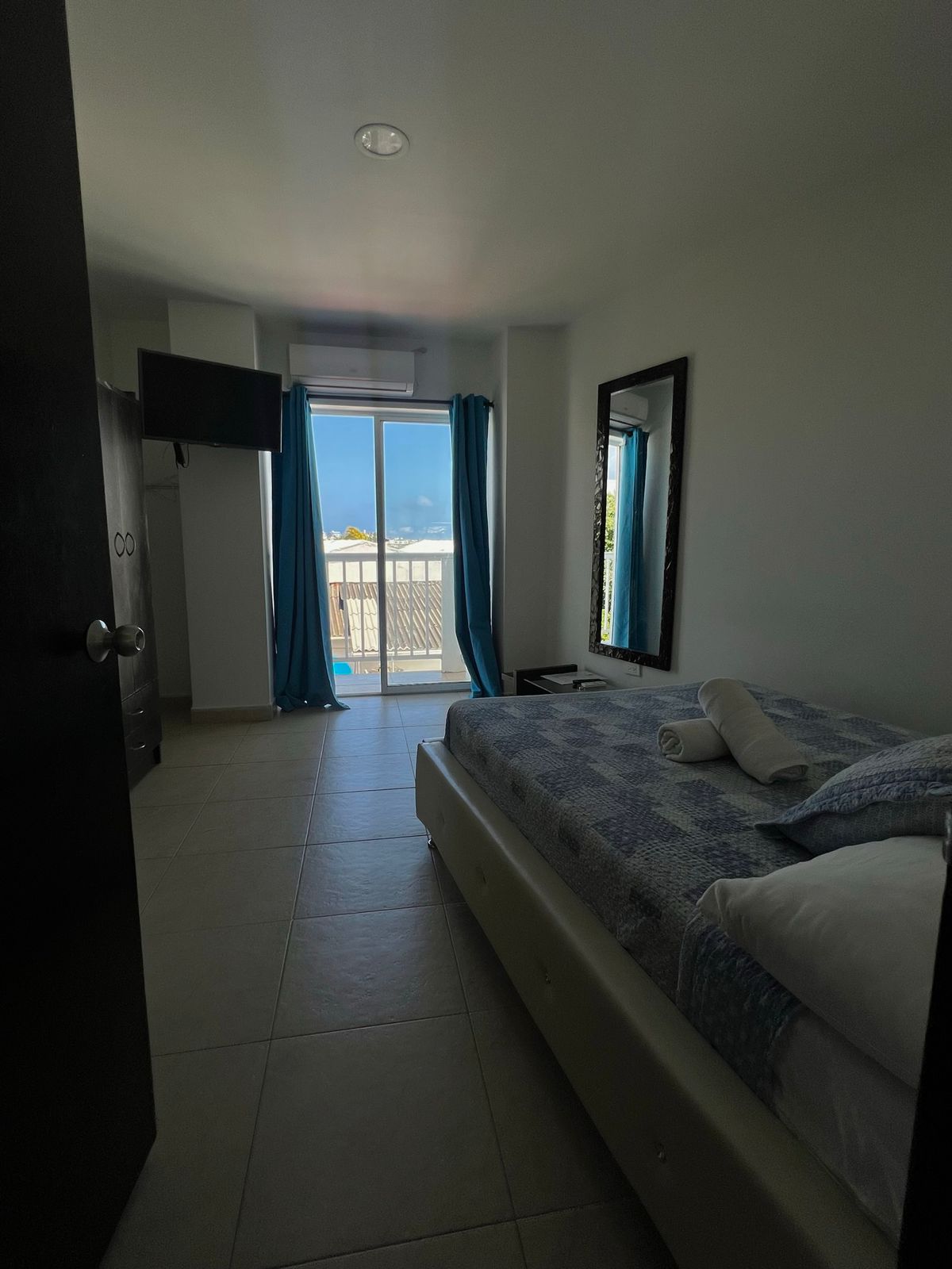 Caribbean Island Hotel 8/20