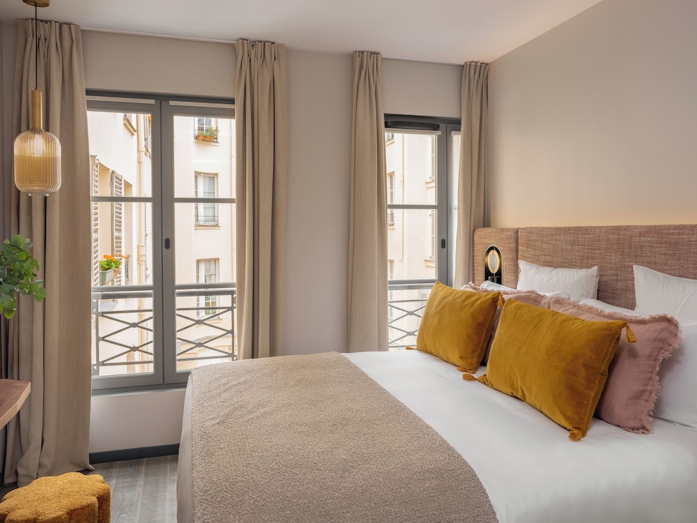 Loft, City, King and Queen Bed, Sofa