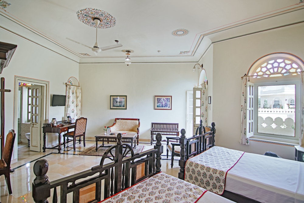 ALSISAR HAVELI 61/73