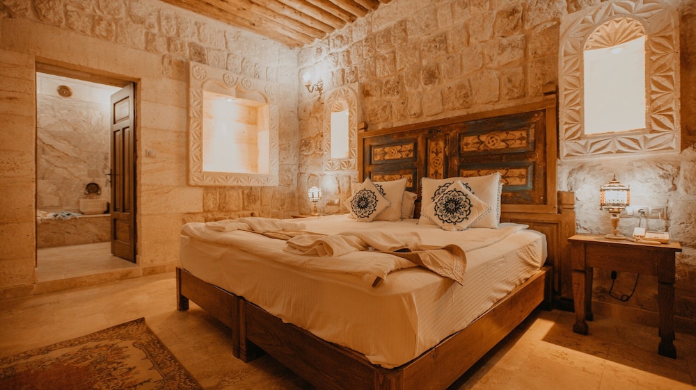 Serenus Cave Suites 13/50