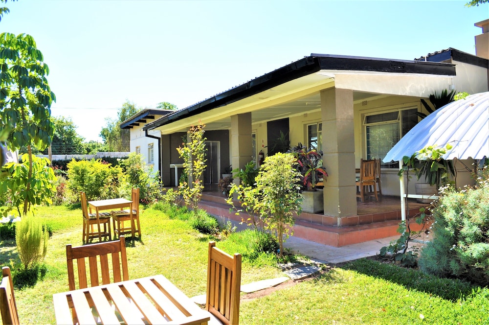 Natwange Backpackers 2/36