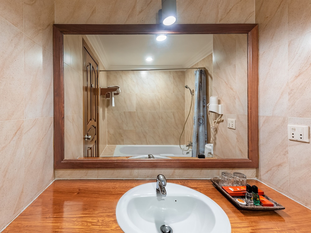 Royal Crown Hotel & Spa 43/70