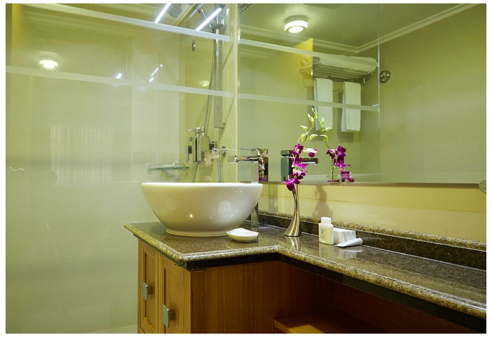 Royal Park Residence Hotel 33/75