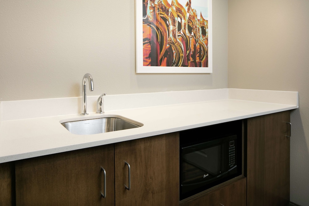 Hampton Inn and Suites Minooka 36/37
