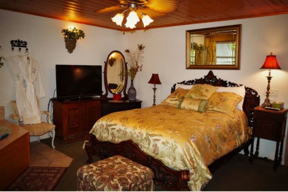 Echo Canyon Manor 20/76