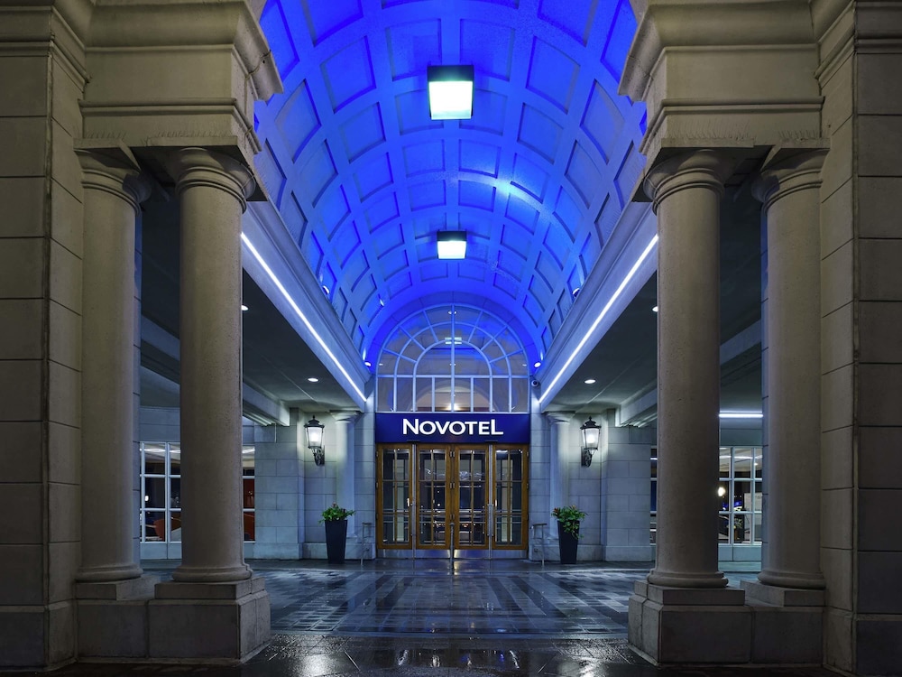 Novotel Toronto Centre 6/74