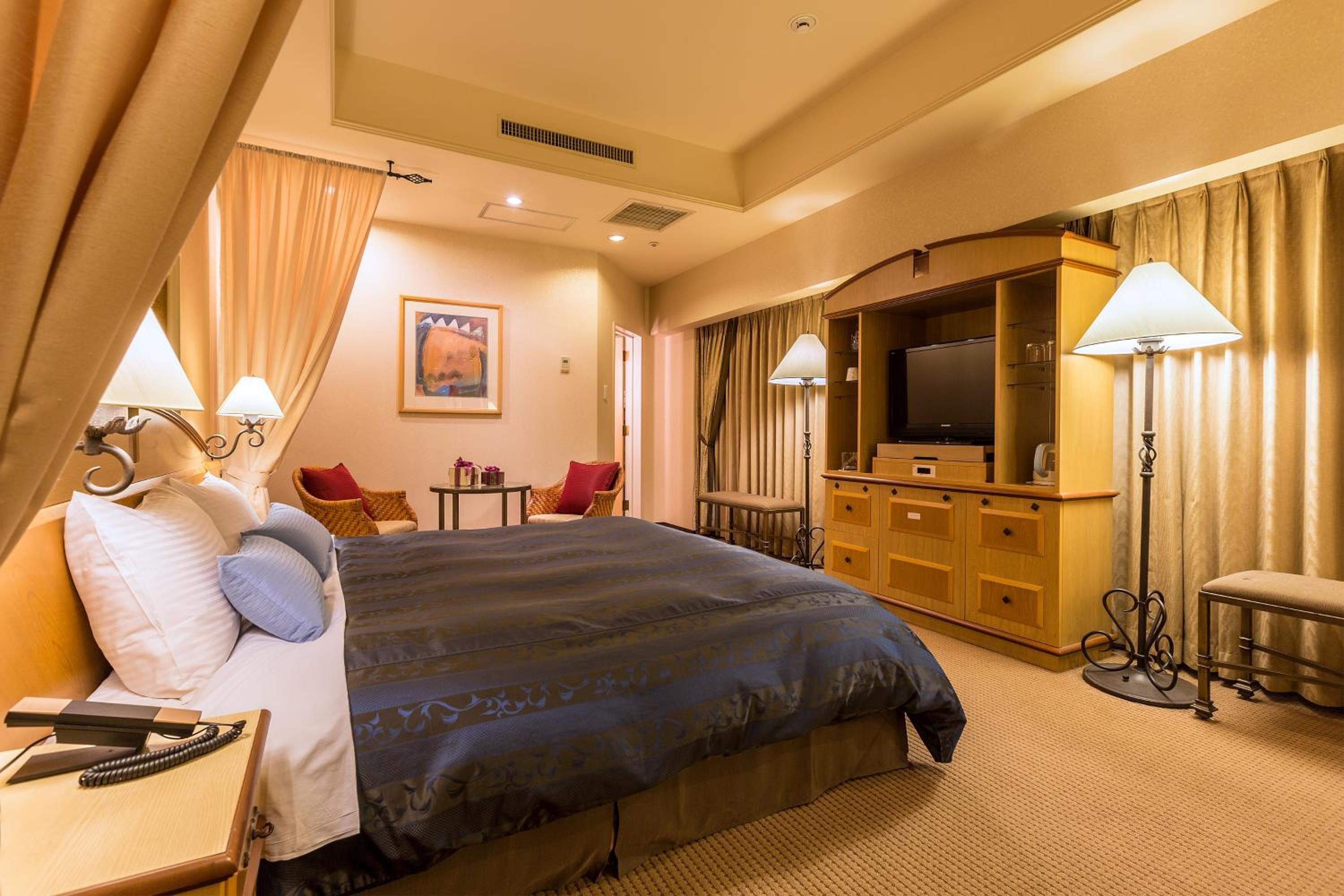 DELUXE, DOUBLE BED