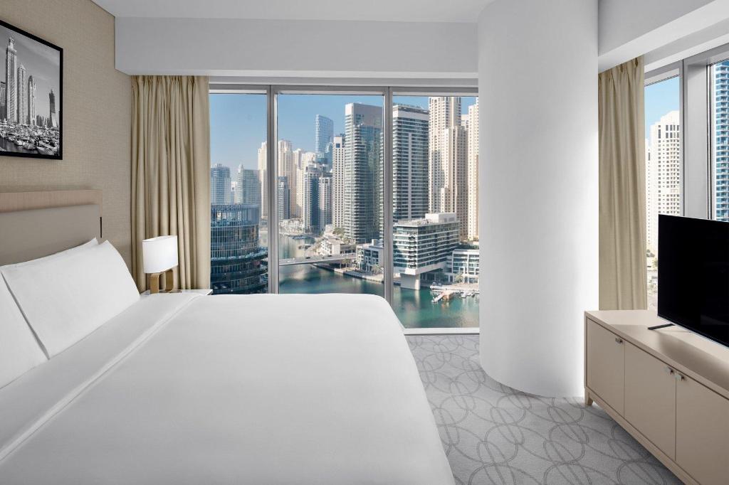 Premier, Suite, King Bed, Marina View, Sofa, Balcony, Club Floor