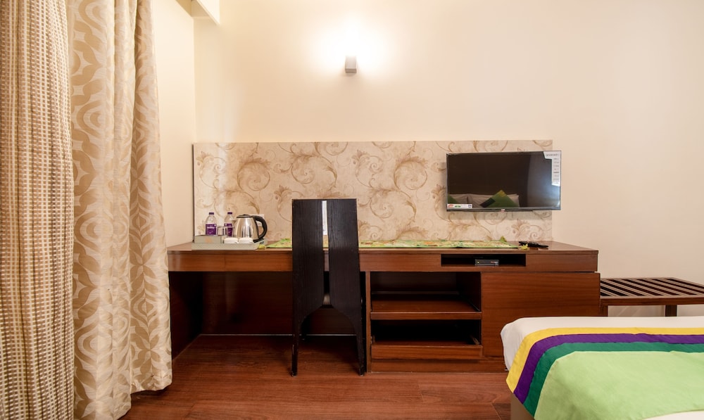 CABANA HOTEL 38/41