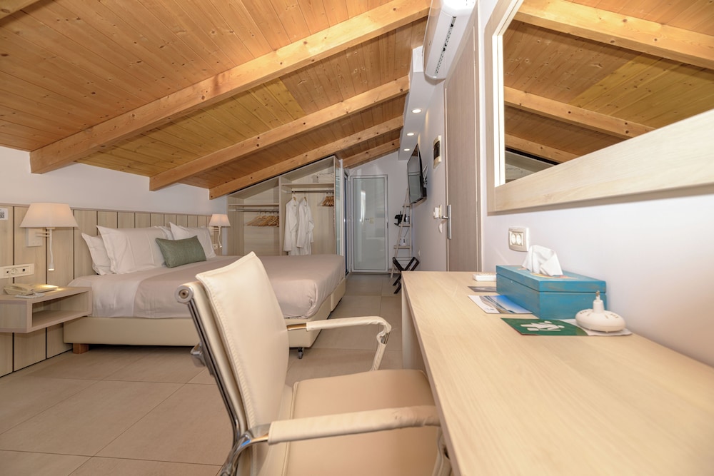 Superior, Double Bed, Iakinthos Tsilivi Beach 9/10