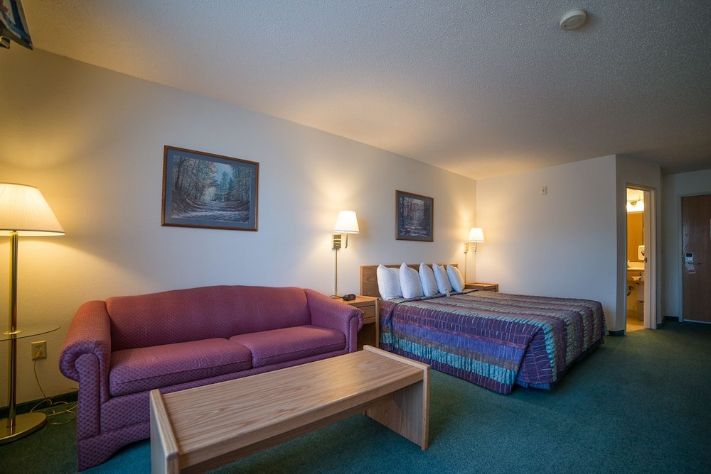 River Valley Inn & Suites 13/37