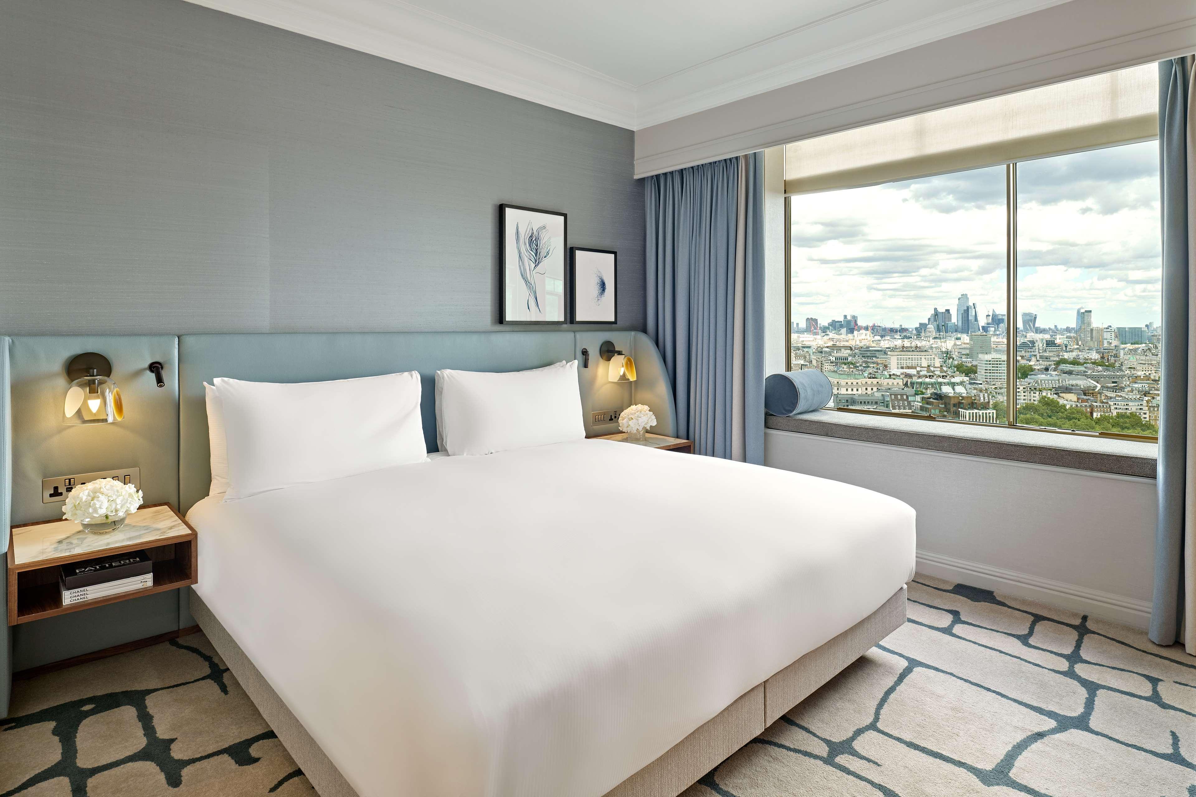 3 BEDROOMS, HYDE PARK, PARKLANE, SUITE, WITH VIEW