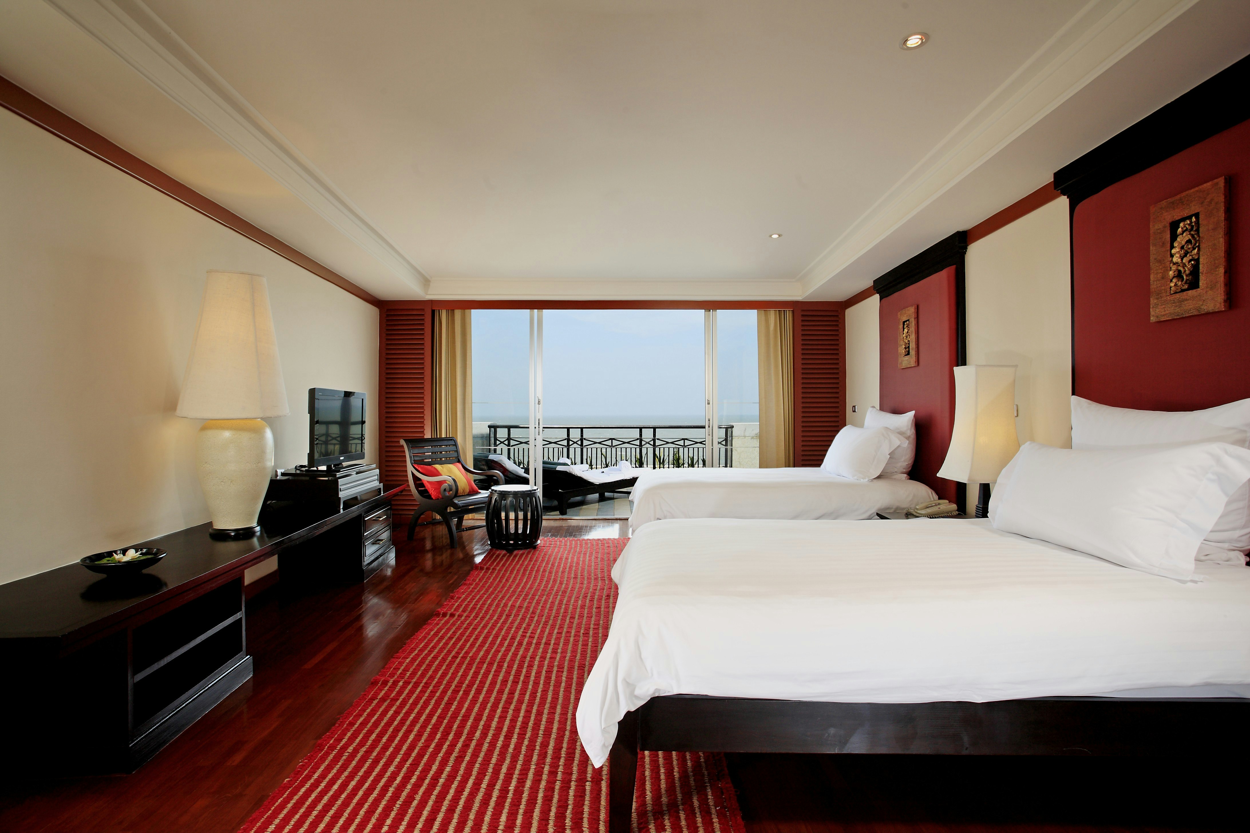 SUKOTHAI, SUITE