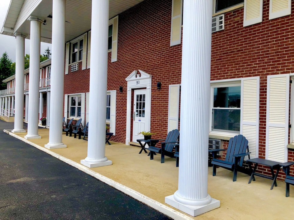 The Bicentennial Inn 5/60