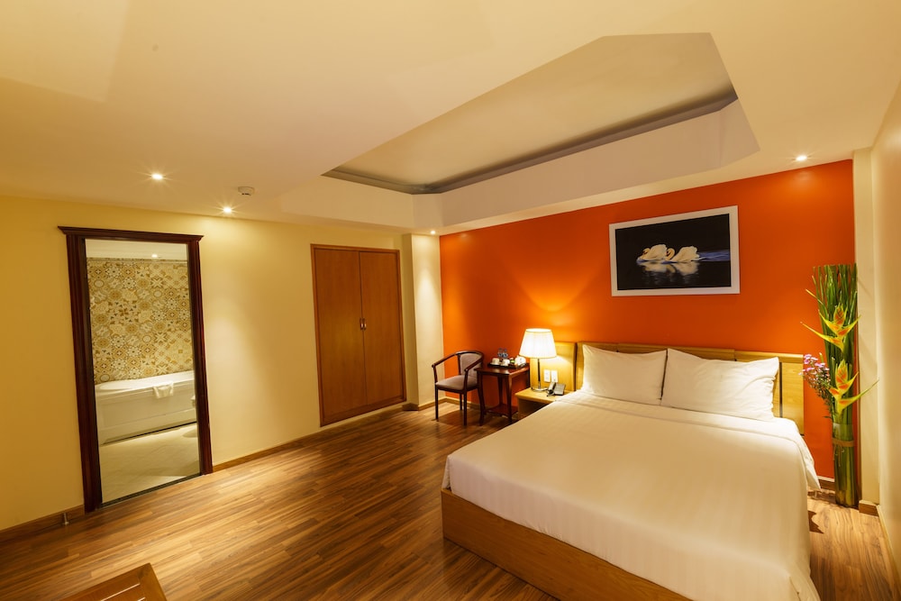 Roseland Corp Hotel 14/42
