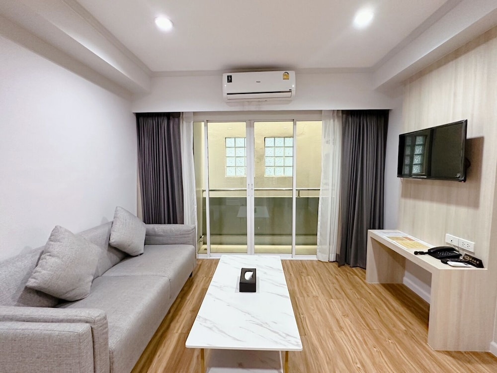 Miloft Sathorn Hotel 28/49