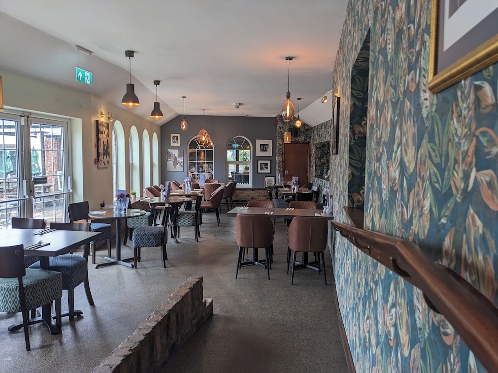 Manor Court Hotel 32/46